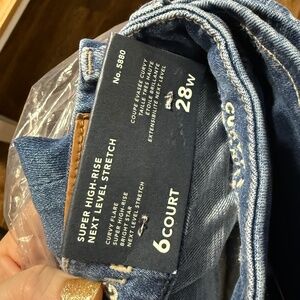 New with Tags American Eagle Curvy Jeans 6 Short